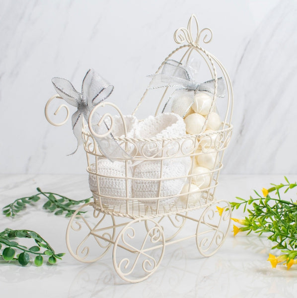 Carriage Boutique’s 5 Best Gifts For Newborn Baby and Mother