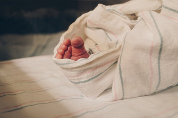 Baby Swaddle: How to & When to Stop Swaddling Your Baby